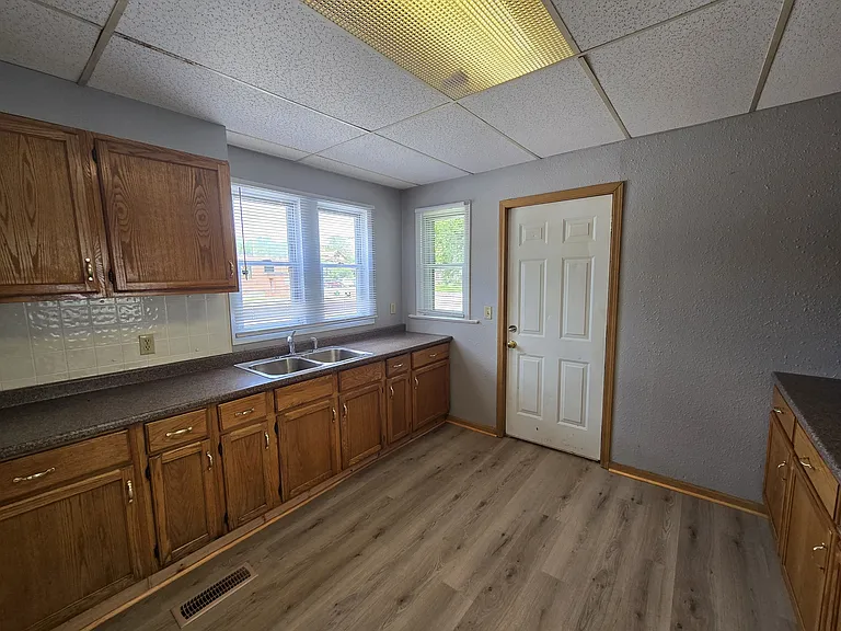 519 Baltimore St — Photo 14