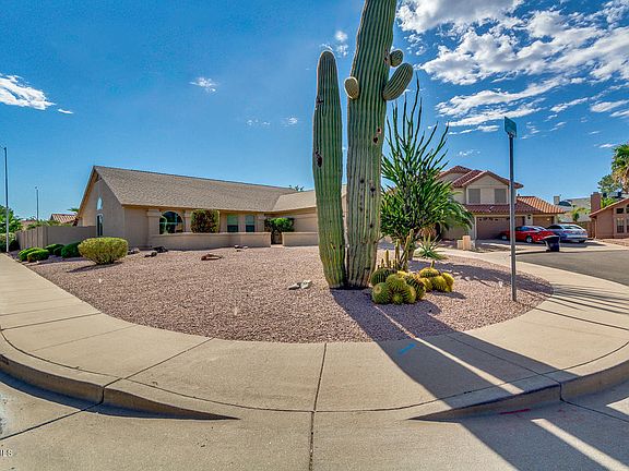 3rd image of 961 N Sunview Cir