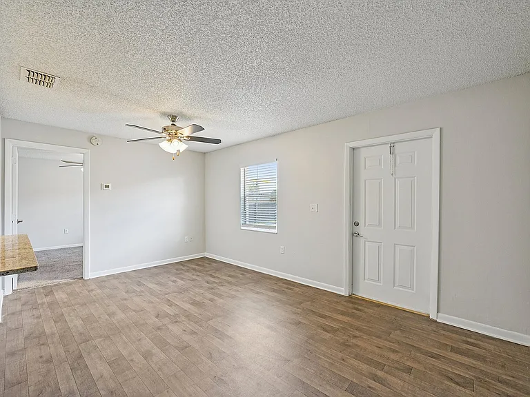 8-web-or-mls-Harden Blvd-S2503-007