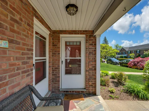 45 Robins Crescent #45, New Rochelle, NY 10801