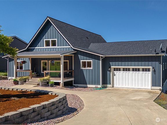 3rd image of 181 E Twanoh Heights N