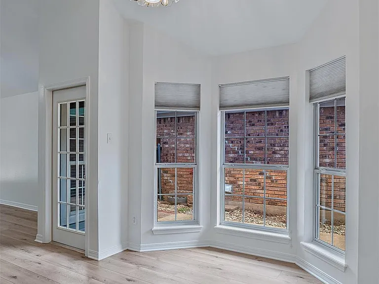 1435 Williamsburg Dr — Photo 6