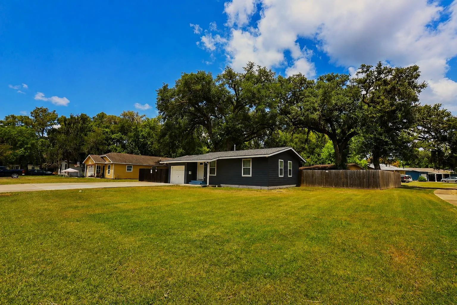 3 bed, 2.0 bath, 1063 sqft, $1,650 — Photo 2