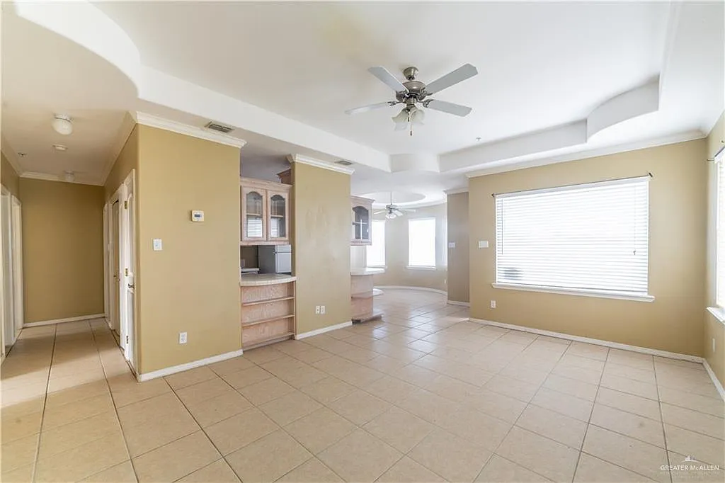 3 bed, 1300 sqft, $1,100 — Photo 3