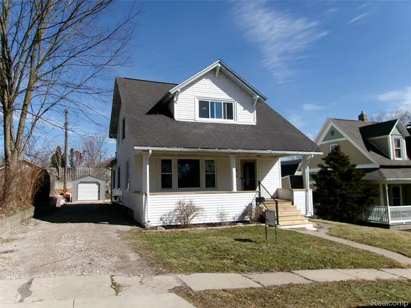 216 E Washington St, Howell, MI 48843