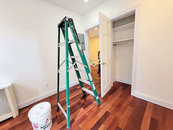 5th image of 408 W 44th St #95