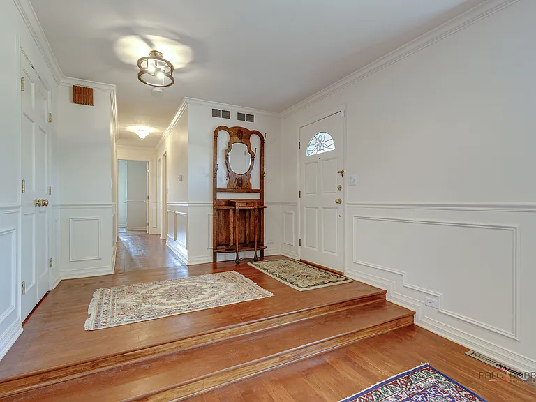1447 Carol Ln — Photo 4