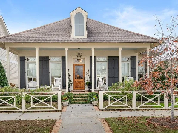 909 Tezcucco Ct, Covington, LA 70433