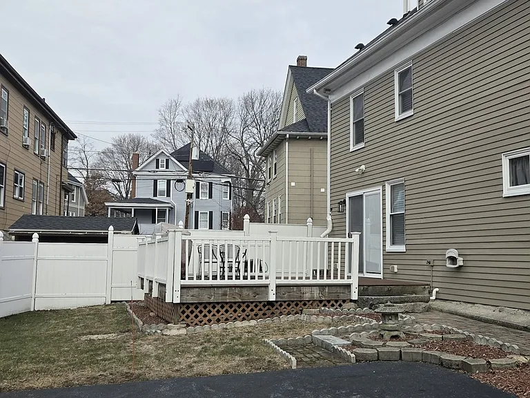 26 Pearl St — Photo 3