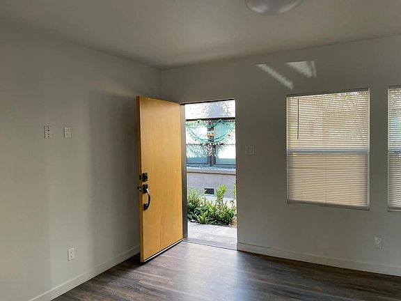 5th image of 526 Golden Ave #9