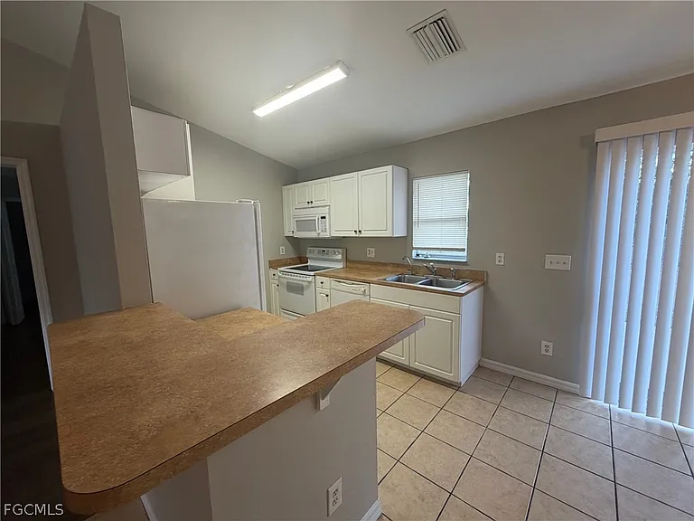 4807 5th St W — Photo 5