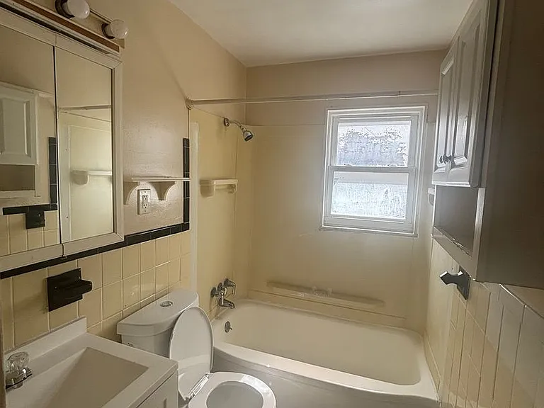 15409 Benhoff Dr — Photo 3