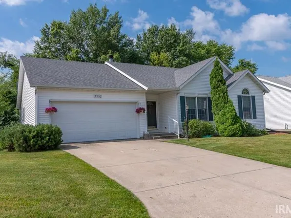 720 Copperfield Dr S, South Bend, IN 46614