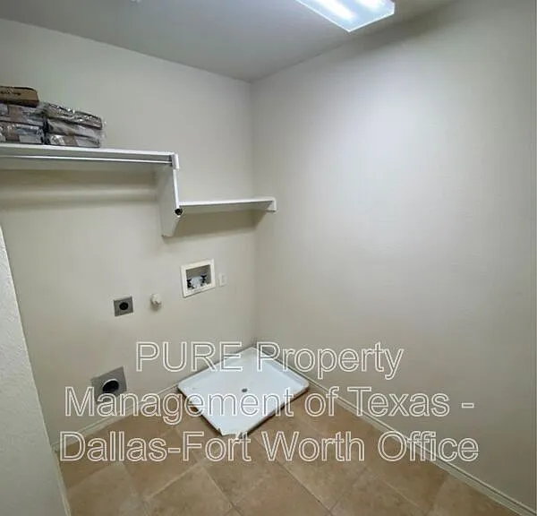 2734 Hyde Park Dr — Photo 12