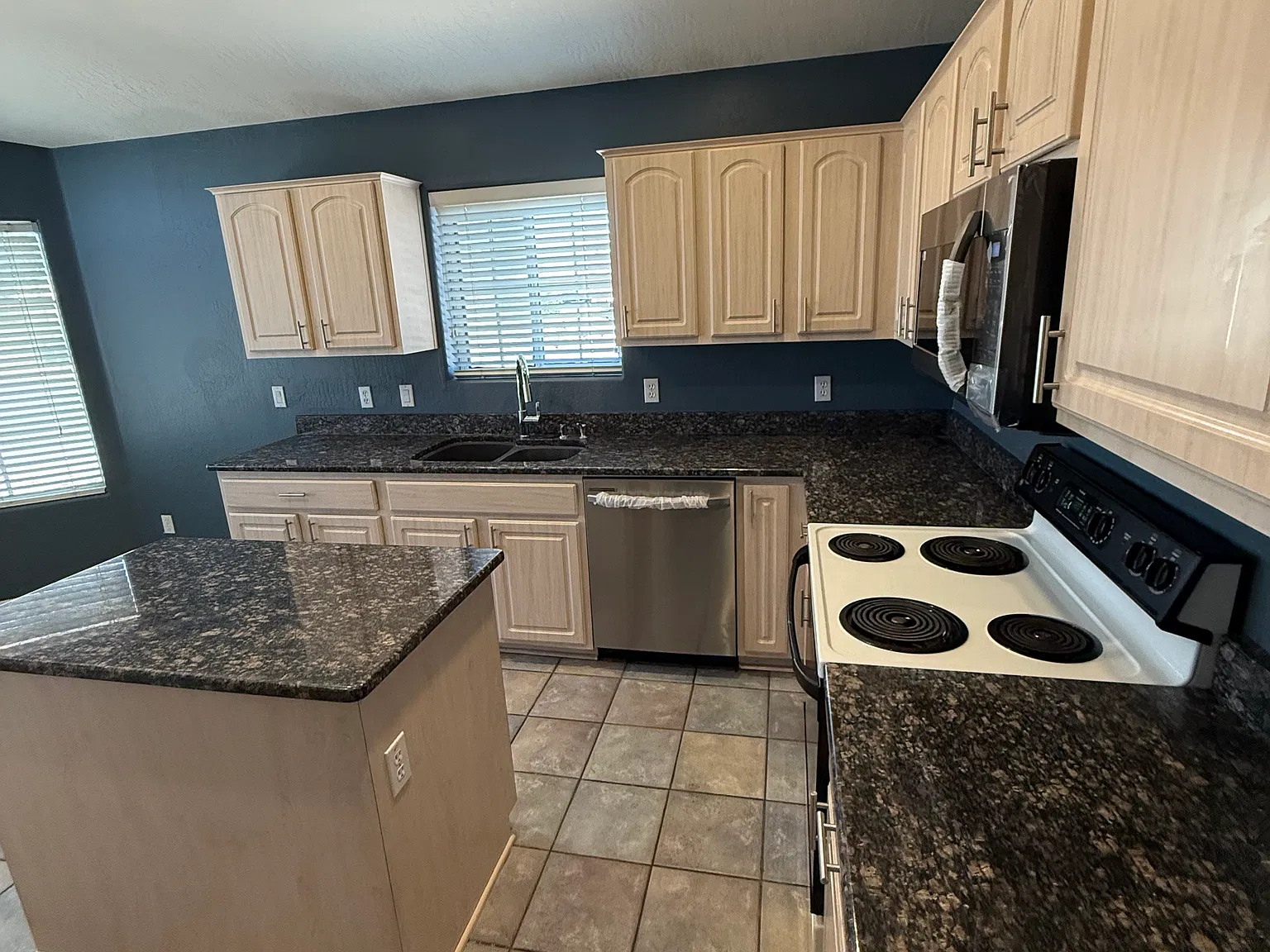 3 bed, 1686 sqft, $2,050 — Photo 3