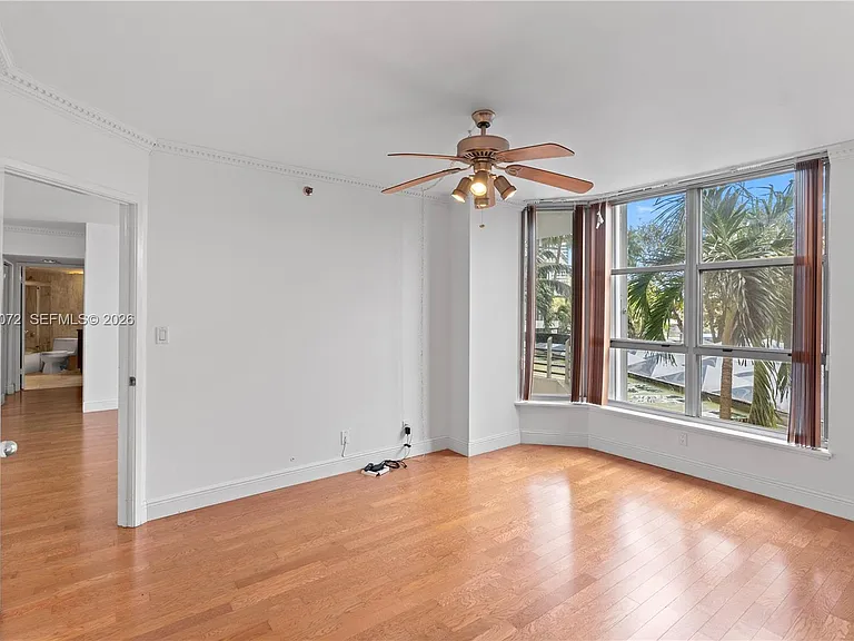 3600 Mystic Pointe Dr #310 — Photo 10