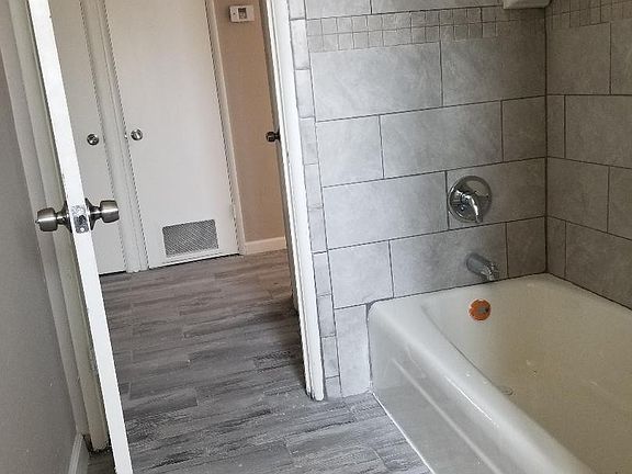4th image of 1821 Lacey St APT B