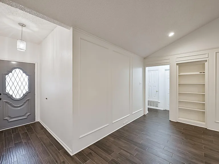 2306 Lovell Ct — Photo 5