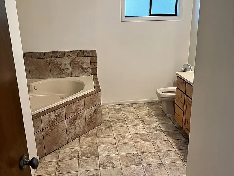 1990 Graham Dr — Photo 14