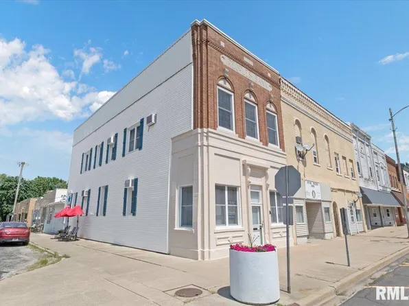 174 W Center St, Girard, IL 62640