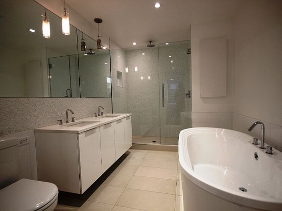 3rd image of 146 W 28th St APT 3