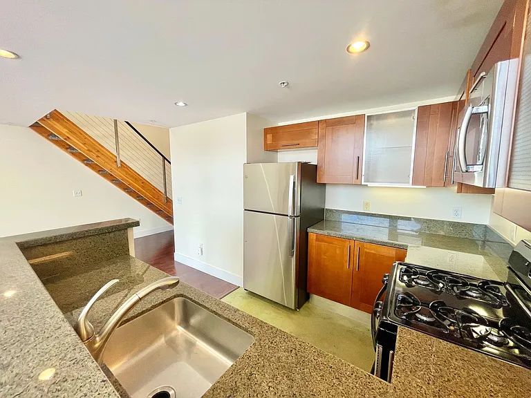 200 Townsend St #32 — Photo 7