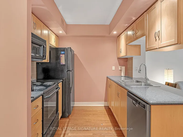 270 Wellington St W #710 — Photo 3