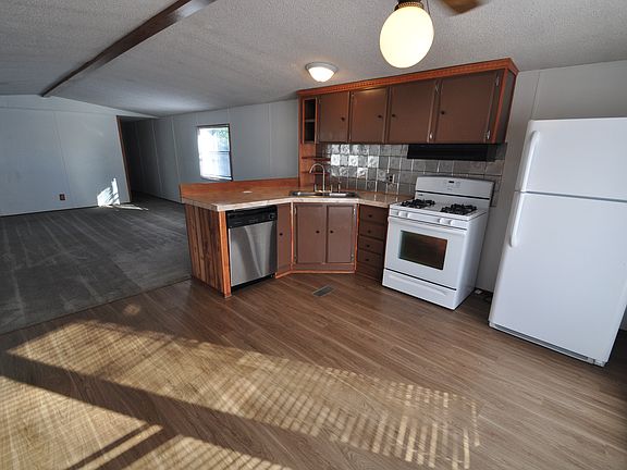3rd image of 410 Forest Blvd