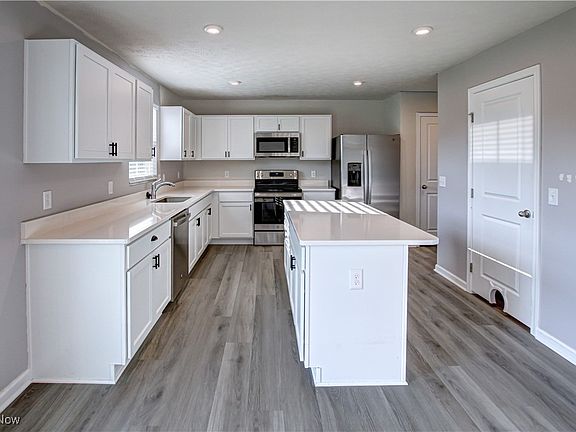 5th image of 3931 Higgins Dr
