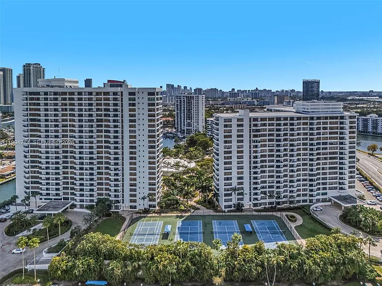 2500 Parkview Dr #1418 — Photo 43
