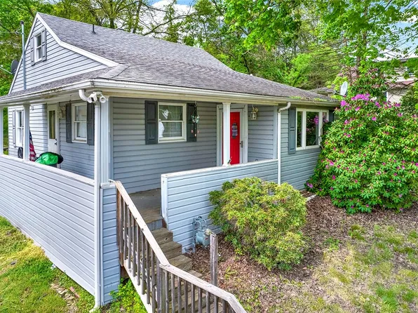 915 Blair St, Jeannette, PA 15644