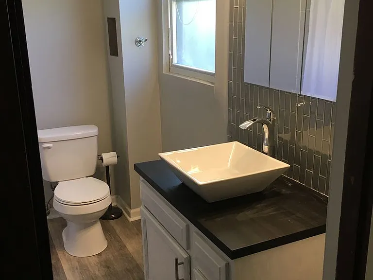 702 Fairview Ave — Photo 2