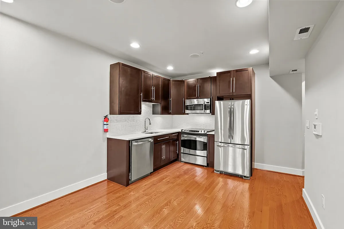 Building Photo - 2616 Garfield St NW #1