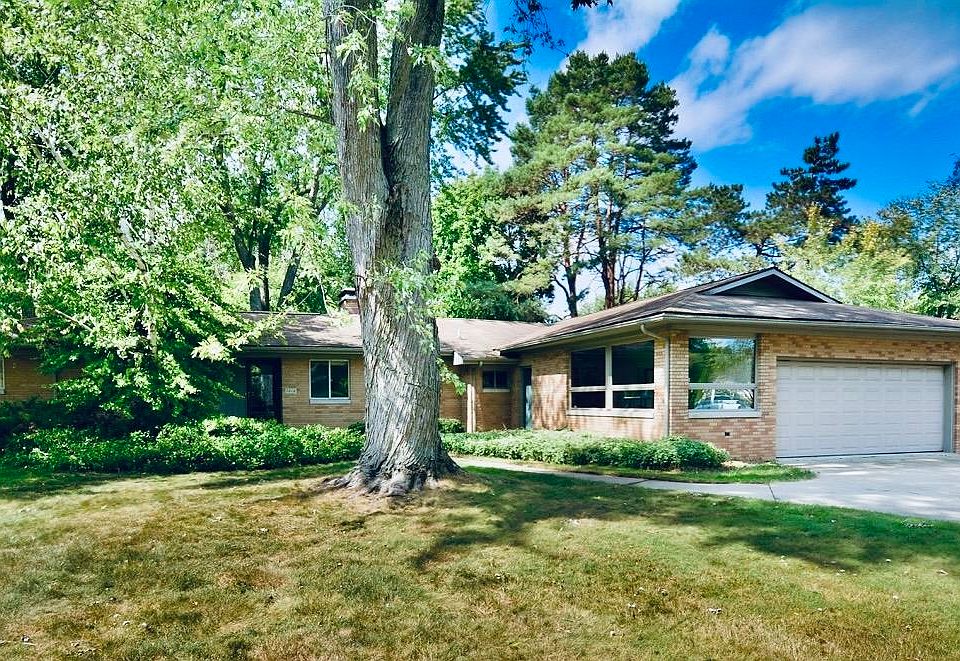 1st image of 1212 N Parkway Dr