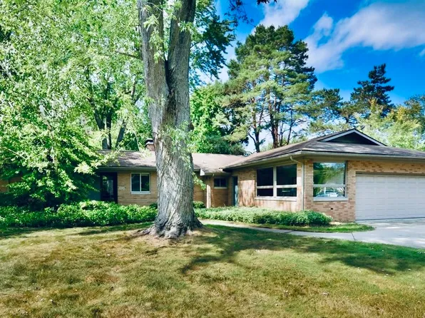 1212 N Parkway Dr, Midland, MI 48640