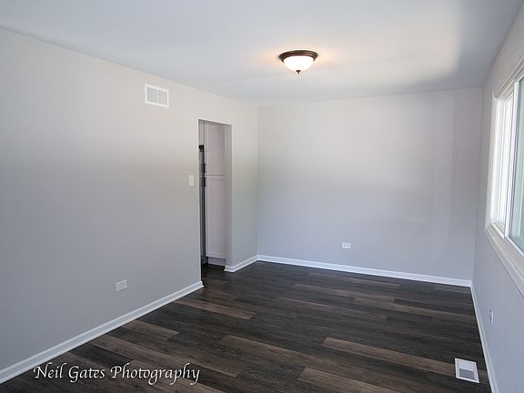 5th image of 1119 E 192nd St