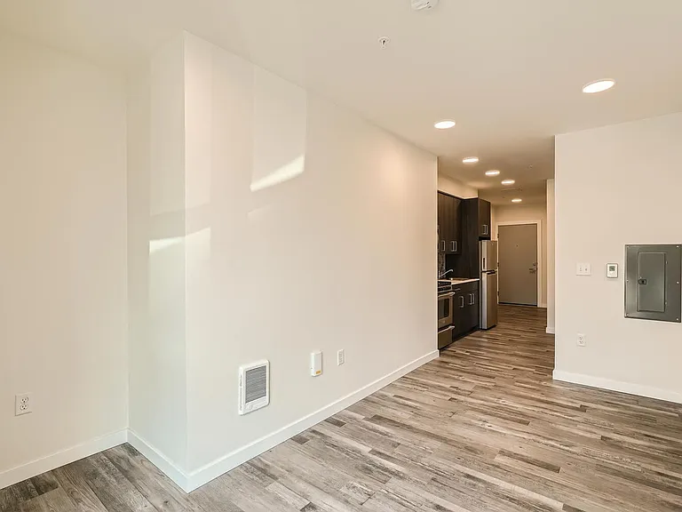 Welcome to AV Lofts! Beautiful views plus in-unit laundry! Up to 8 weeks free! — Photo 15