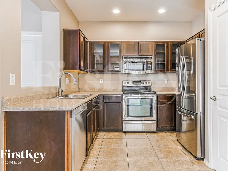 127 E Catclaw St — Photo 6