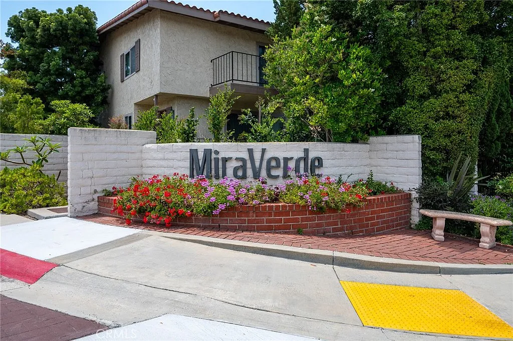 3 bed, 1745 sqft, $4,850 — Photo 3