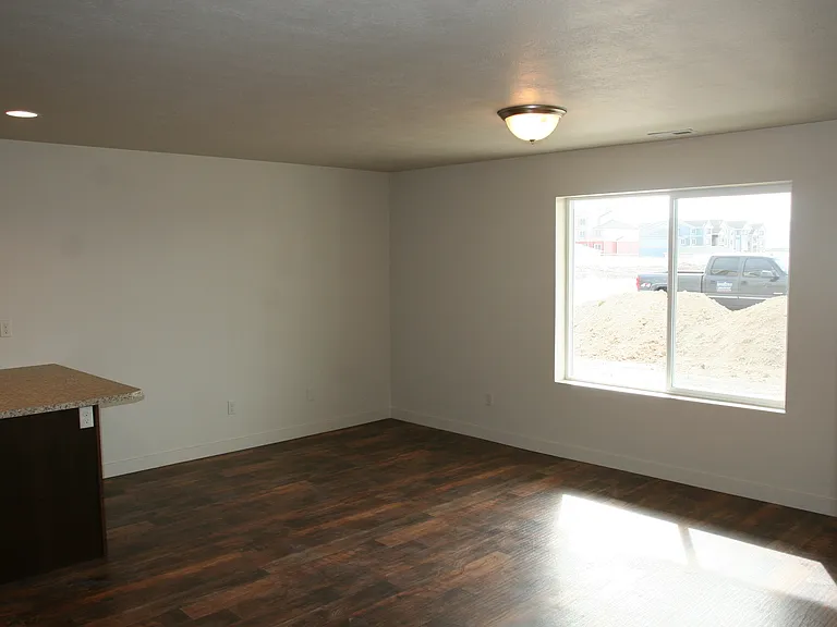 215 N 680 E — Photo 4