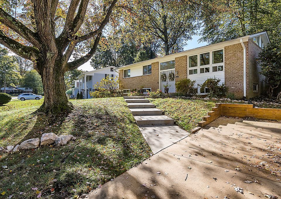 1st image of 5016 Gainsborough Dr