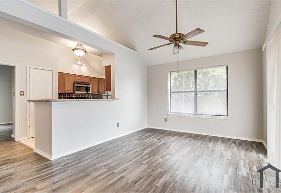 3rd image of 2502 Seven Hills Dr