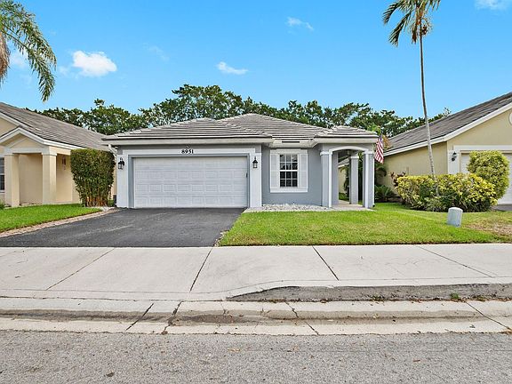 2nd image of 8951 Lake Park Circle