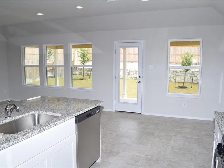208 Shugart St — Photo 13