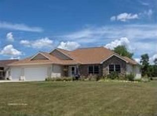 6715 Sweet Clover Hills Dr, Jonesville, MI