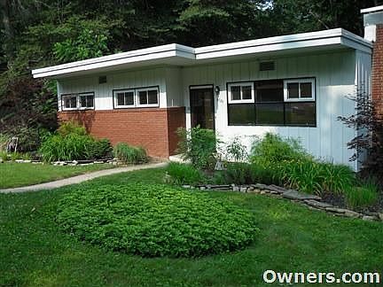 Frank Lloyld Wright type house