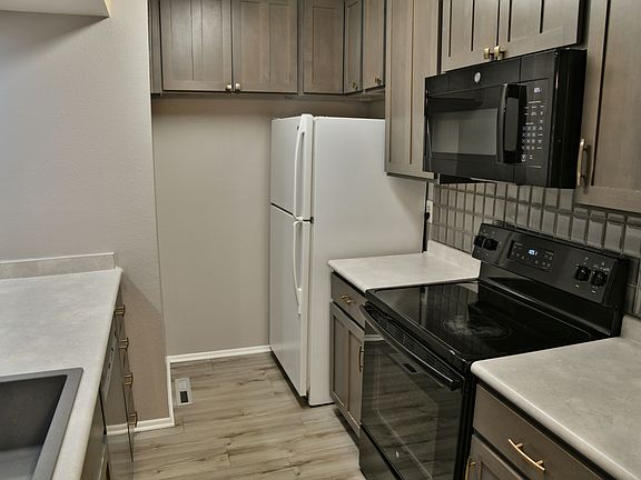 4th image of 935 Saturn Dr Unit 103