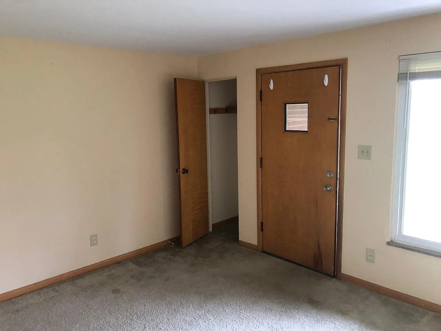 2 bed, 844 sqft, $1,350 — Photo 2