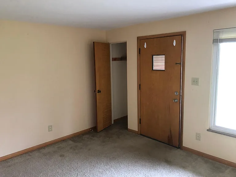 117 Sunnyside Ln — Photo 2