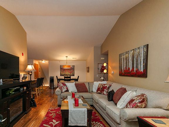 4th image of 18425 Emerald Dr